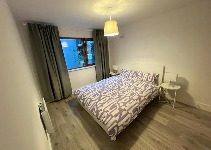 Secluded And Spacious Apartment